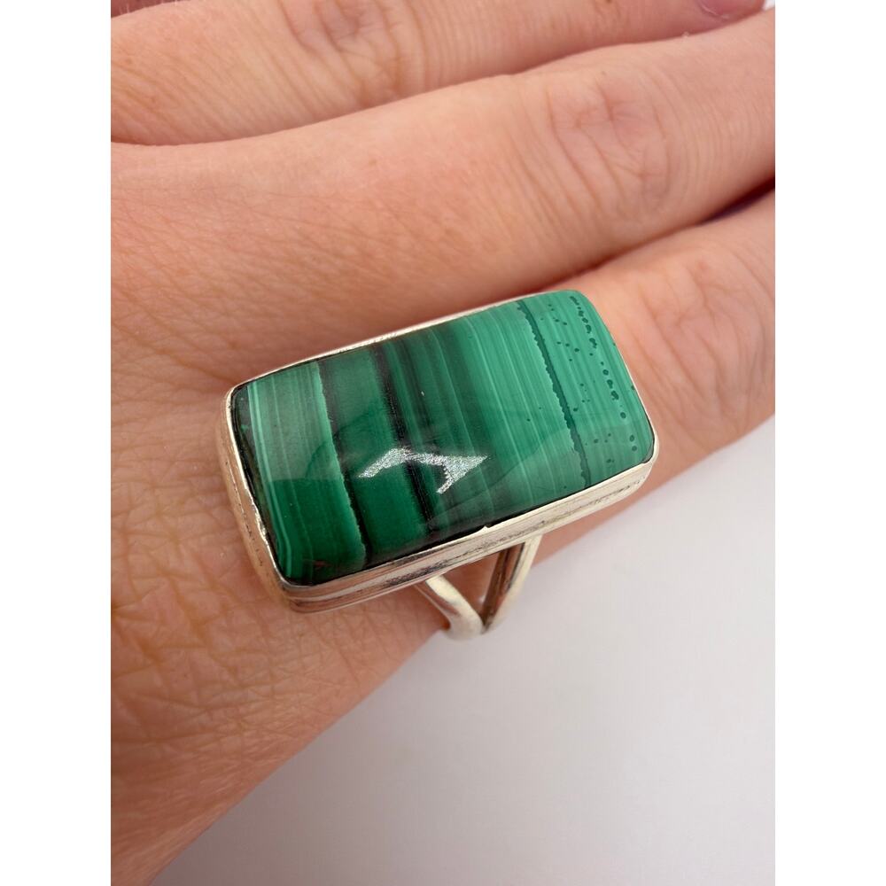 Rectangular Malachite Vintage Style Split Shank 925 Sterling Silver Ring SZ 8.5 - Picture 2 of 7